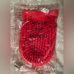 Deluxe Love Mitten